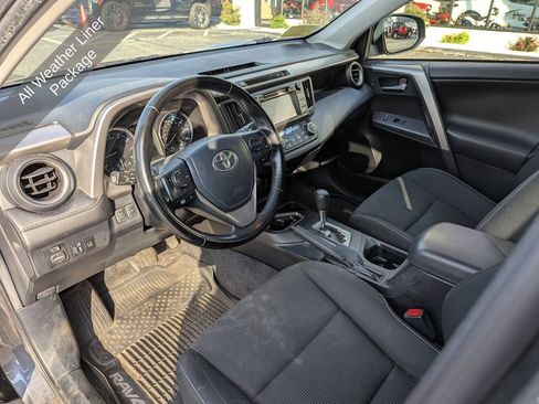 Used 2018 Toyota RAV4 XLE AWD/4WD image 3