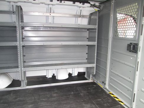 Used 2016 Chevrolet Express 2500 RWD image 28