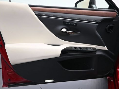 Used 2025 Lexus ES 350 w/ Premium Package FWD image 12