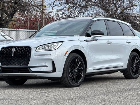 Used 2025 Lincoln Corsair Grand Touring w/ Equipment Group 302A image 8