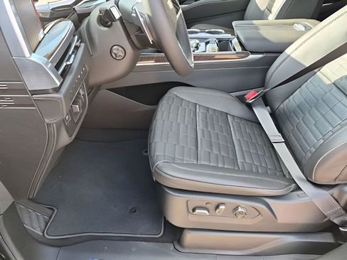 New 2026 Cadillac Escalade ESV Platinum Sport w/ LPO, ONYX Package image 28