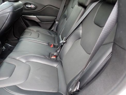 Certified 2022 Jeep Cherokee Latitude Lux w/ Sun & Sound Group image 17