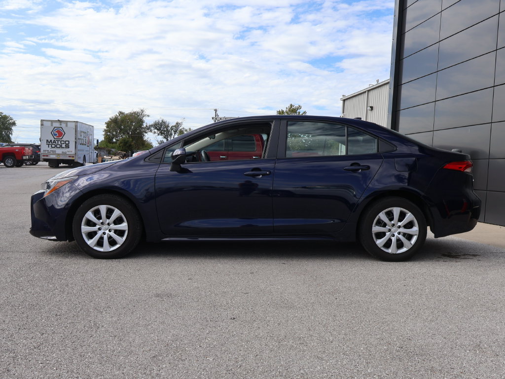 Used 2025 Toyota Corolla LE FWD image 2