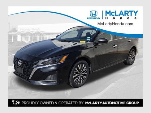 Used 2025 Nissan Altima 2.5 SV image 1