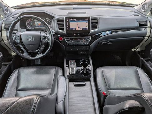 Used 2018 Honda Pilot Touring image 29