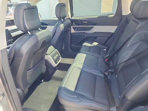 New 2025 Lincoln Nautilus Premier w/ Equipment Group 102A image 20