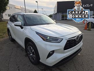 Used 2021 Toyota Highlander XLE AWD/4WD video 1