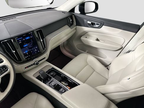 Certified 2023 Volvo XC60 B5 Plus w/ Protection Package Premier image 24