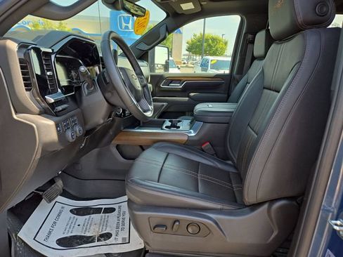 Used 2025 Chevrolet Silverado 2500 High Country w/ High Country Premium Package AWD/4WD image 2
