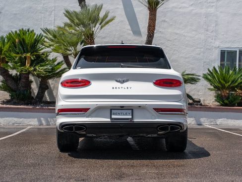 Used 2022 Bentley Bentayga AWD/4WD image 38