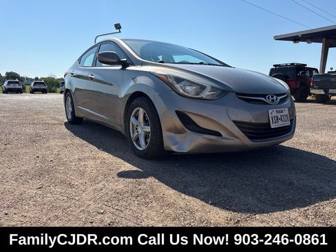 Used 2015 Hyundai Elantra SE FWD image 1