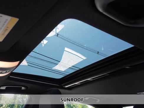 Used 2015 Mercedes-Benz E 350 4MATIC Sedan image 3