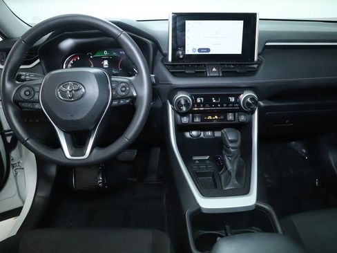 Used 2025 Toyota RAV4 XLE image 31