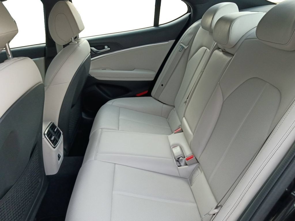 Used 2025 Genesis G70 2.5T RWD image 22