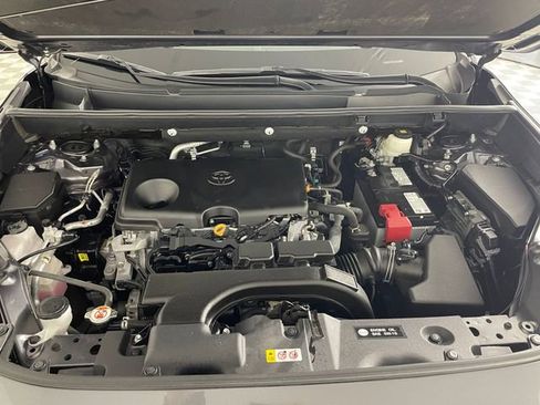 Used 2021 Toyota RAV4 LE AWD/4WD image 21