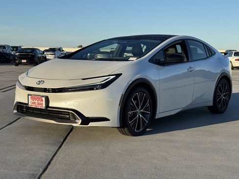 Used 2026 Toyota Prius XLE image 11