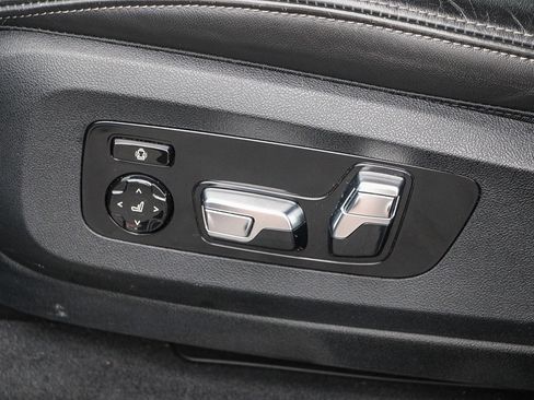 Used 2023 BMW X7 xDrive40i image 18