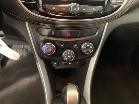 Used 2021 Chevrolet Trax LT image 22