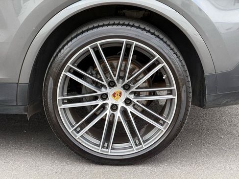Used 2021 Porsche Cayenne S AWD/4WD image 23