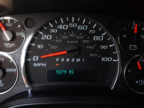 Used 2025 Chevrolet Express 2500 w/ Driver Convenience Package RWD image 20