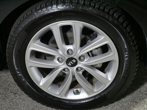 Used 2017 Kia Soul + image 15