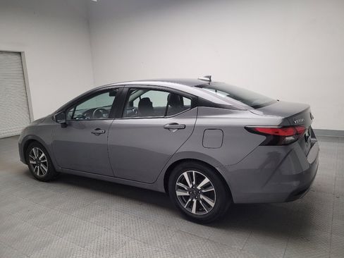 Used 2023 Nissan Versa SV image 3