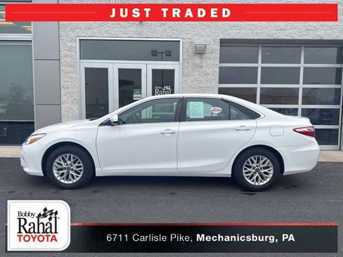 Certified 2017 Toyota Camry LE image 1