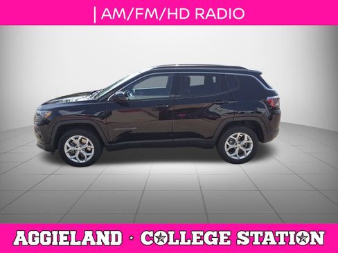 Used 2024 Jeep Compass Latitude AWD/4WD image 7