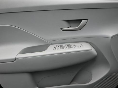 Used 2025 Hyundai Kona SE FWD image 7