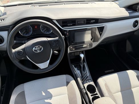 Used 2018 Toyota Corolla LE w/ LE Premium Package w/Moonroof FWD image 13