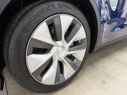 Used 2023 Tesla Model Y Long Range AWD/4WD image 7