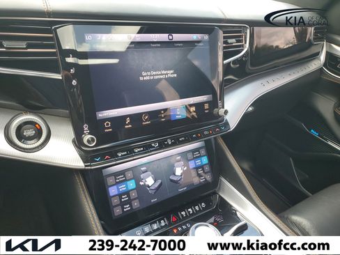 Used 2022 Jeep Grand Wagoneer Series III w/ HD Trailer Tow Package AWD/4WD image 28