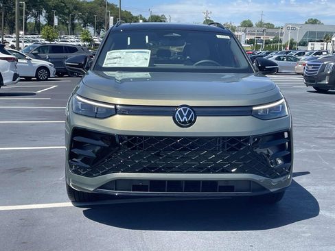 New 2026 Volkswagen Tiguan SE R-Line FWD image 2
