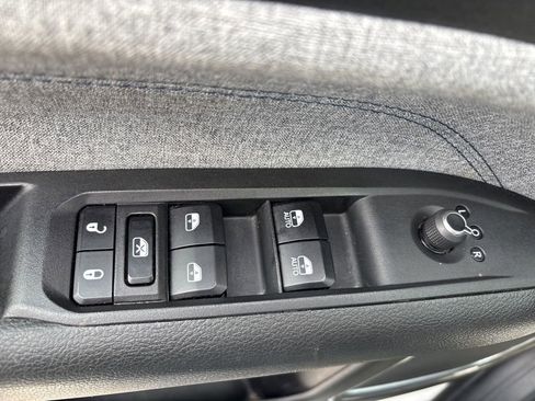 Used 2023 Jeep Compass Latitude image 25