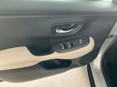Certified 2025 Honda HR-V EX-L image 5