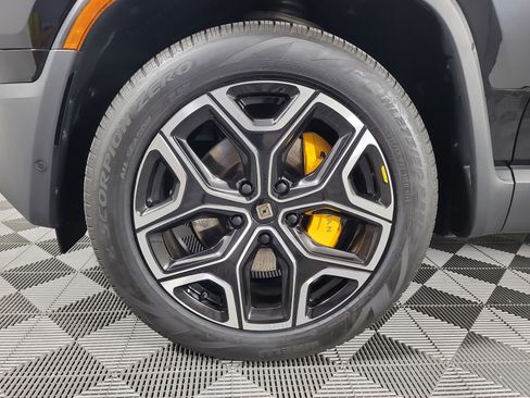 Used 2024 Rivian R1S Adventure image 9