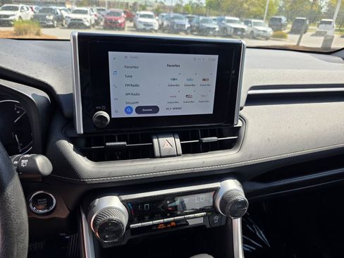 Used 2024 Toyota RAV4 XLE FWD image 39