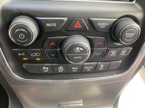 Used 2018 Jeep Grand Cherokee Limited AWD/4WD image 25