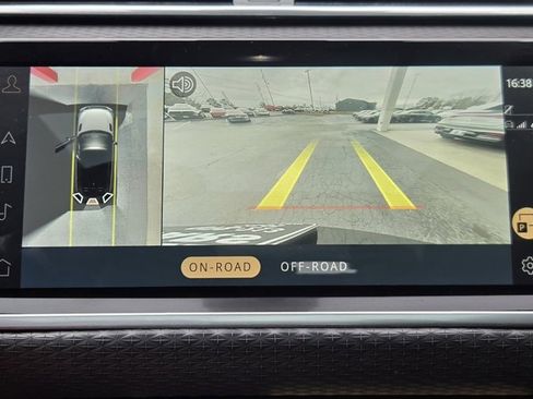 Used 2021 Land Rover Range Rover Velar R-Dynamic S image 32