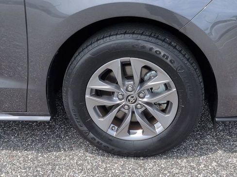 Certified 2025 Toyota Sienna LE FWD image 11