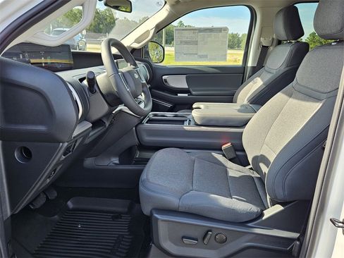 New 2025 Ford Expedition Active image 5