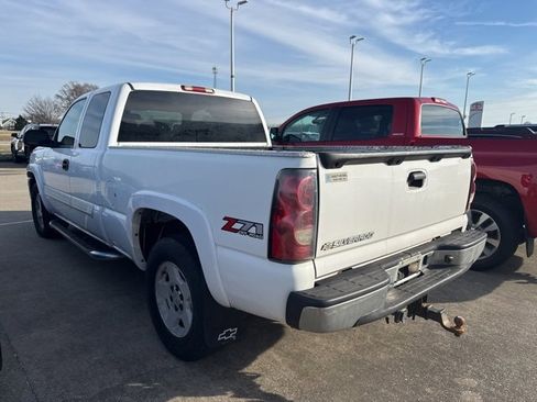 Used 2007 Chevrolet Silverado 1500 LT w/ Extended Cab Value Package image 8