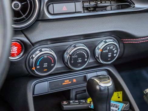 Used 2017 FIAT 124 Spider Abarth image 32