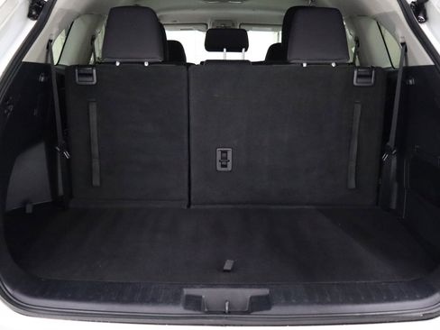 Used 2022 Toyota Highlander LE image 25