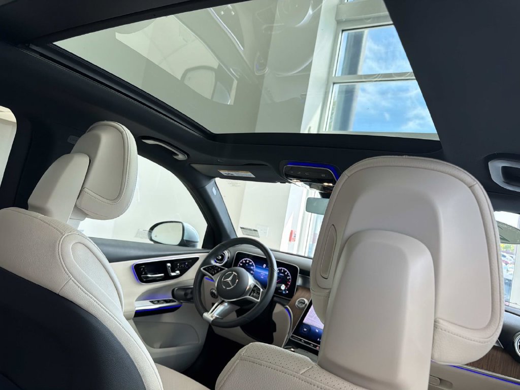 Used 2026 Mercedes-Benz GLC 300 image 10