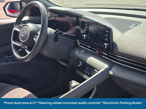 Used 2022 Hyundai Elantra SEL w/ Convenience Package FWD image 12