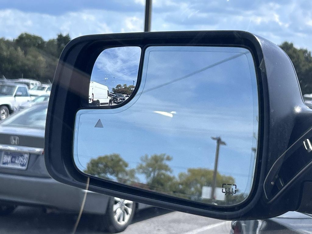 Used 2019 RAM 1500 Laramie AWD/4WD image 22