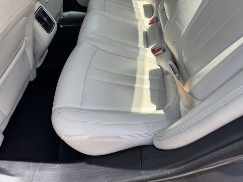 Used 2015 Chrysler 200 C FWD image 9