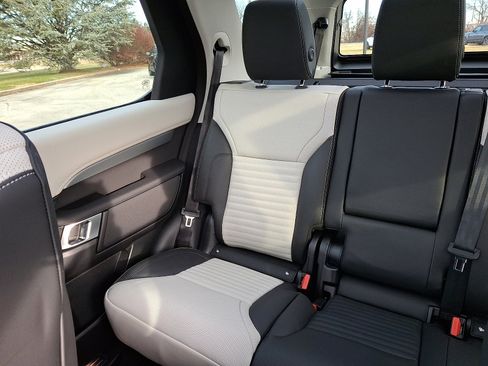 New 2026 Land Rover Discovery Limited Edition image 15