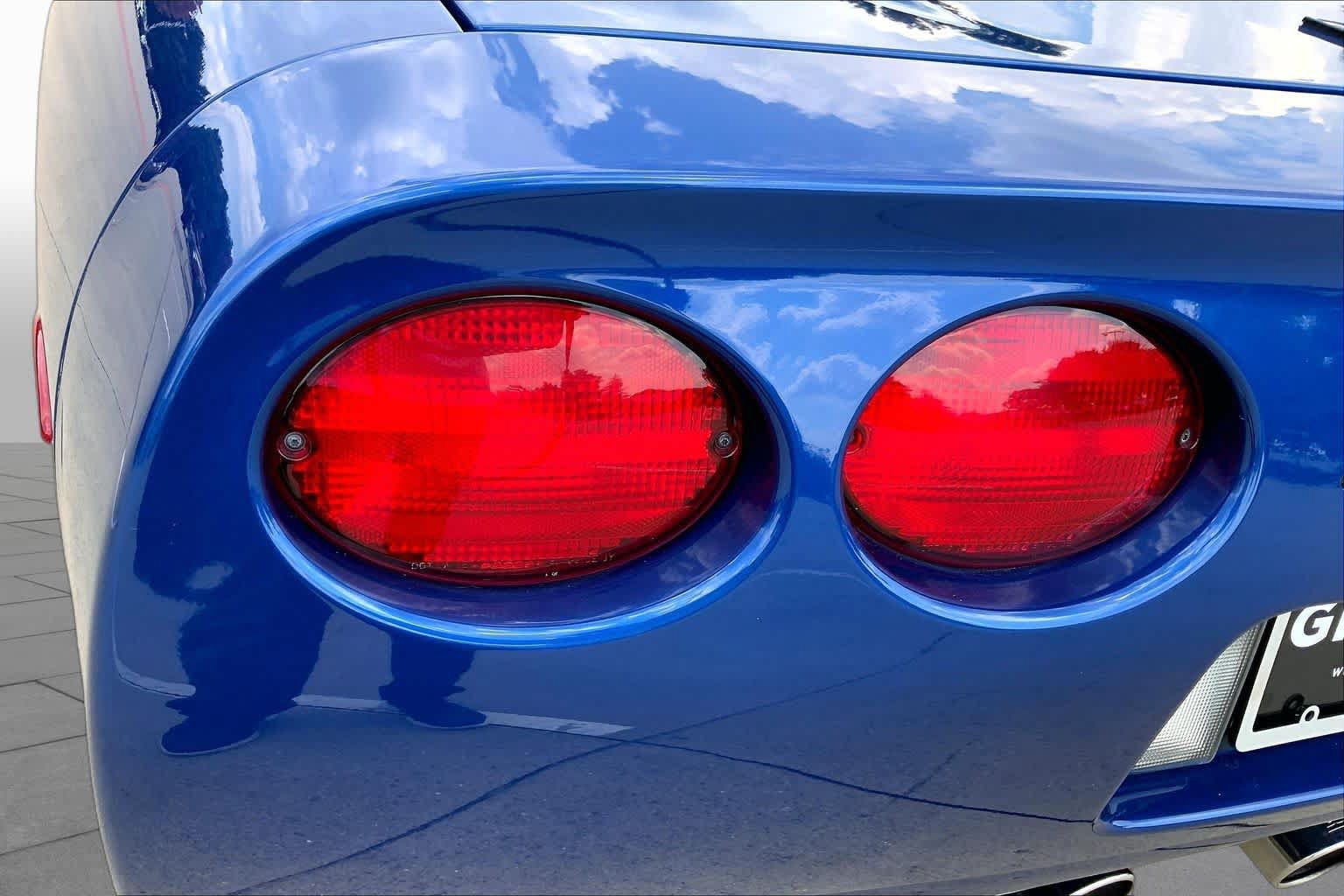 Used 2002 Chevrolet Corvette Coupe RWD image 23